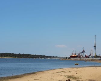 Golden Terrace Holiday Park - Lakes Entrance - Beach