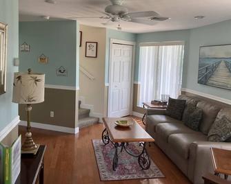 The Round House - Bokeelia - Living room