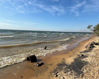 Farm on the lakeshore, with complete barbecue area - Palmas - Praia