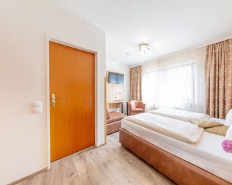 Hotel Reinhardtshof Garni - Wolfschlugen - Habitación