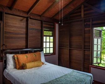 Naniki Cottages - Bathsheba - Bedroom