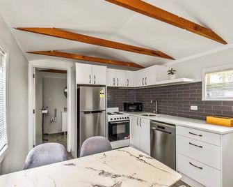 Poenamo Hotel - Auckland - Kitchen