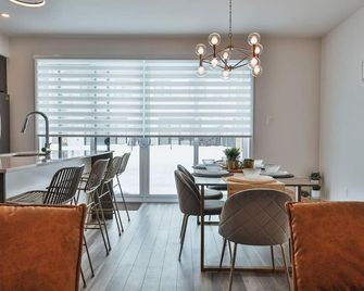 Le chardonnay 3 bedroom town house - Mirabel - Salle à manger