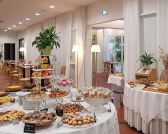 Hotel Castello Artemide Congressi - Castel San Pietro Terme - Buffet