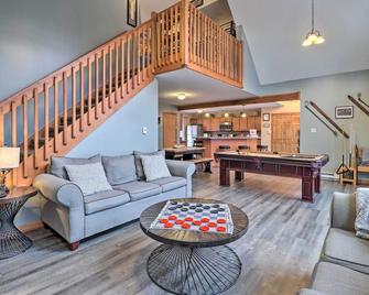 Near Lake and Hiking Pocono Home with Hot Tub - Albrightsville - Living room