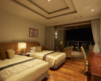 Ishigaki Resort Hotel - Ishigaki - Bedroom