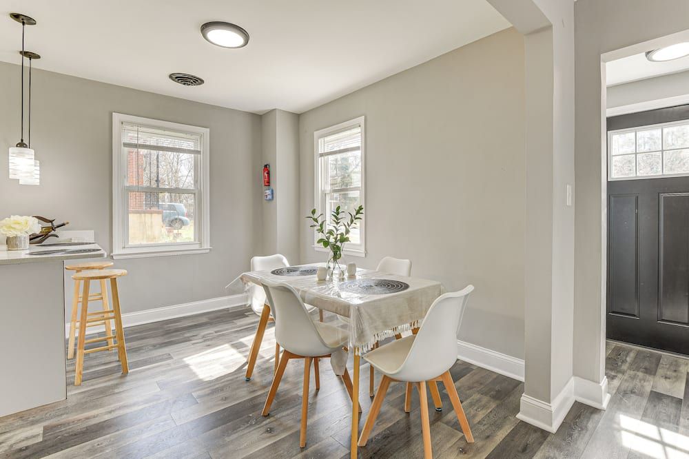 4 Mi to Universities: Quaint Parkville Apartment! - Parkville - Dining room