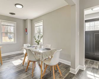 4 Mi to Universities: Quaint Parkville Apartment! - Parkville - Dining room