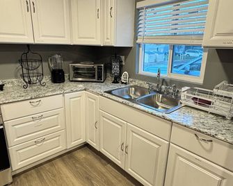 Serene 2-bedroom house in Worland perfect for relaxing getaways - Worland - Kitchen