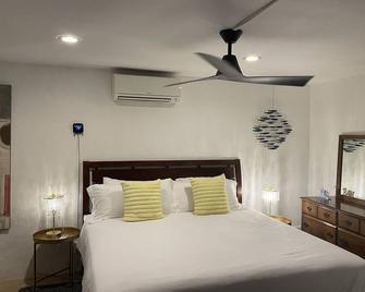 The Yellow Flamingo at Flamingo Gardens - Cruz Bay - Bedroom