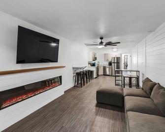 Beautiful Ski-in/ski-out Condo Located On The Eagle Point Resort! 1 Bedroom Condo by RedAwning - Beaver - Huiskamer