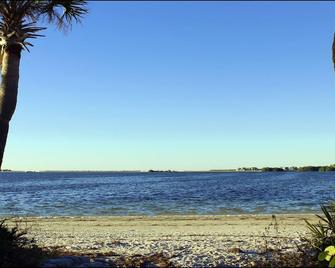 Stunning 2BR Ranch, perfect for snowbirds or small families - Holiday - Beach