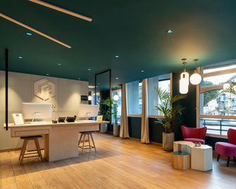 城市飯店 - 艾克斯萊班海博中心 - 艾克斯-雷-百恩 - 大廳