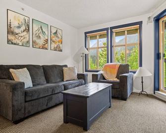 Reach Your Peak, Ski In, Ski Out, Pool, Hot Tub - Panorama - Living room