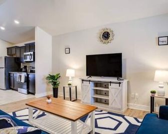 Milano Lodge - Cozy Retreat - Lubbock