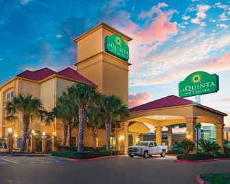 La Quinta Inn & Suites by Wyndham Beaumont West - Beaumont - Rakennus