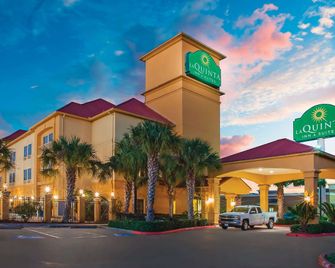 لا كينتا إن آند سويتس باي ويندام بيمون ويست - باومونت (تكساس) - مبنى