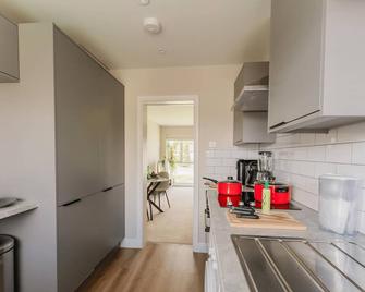 The Maisonette Solihull, Modern 3 Bed Serviced Apartments With Free Parking - Minutes From Nec Jlr Bhx Hs2 - Solihull - Kuchnia
