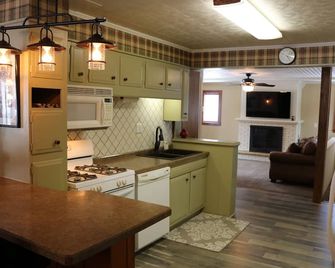 Fun Family Cabin In Beautiful Brainerd MN! Only rent by the week in the summer - Brainerd - Kitchen