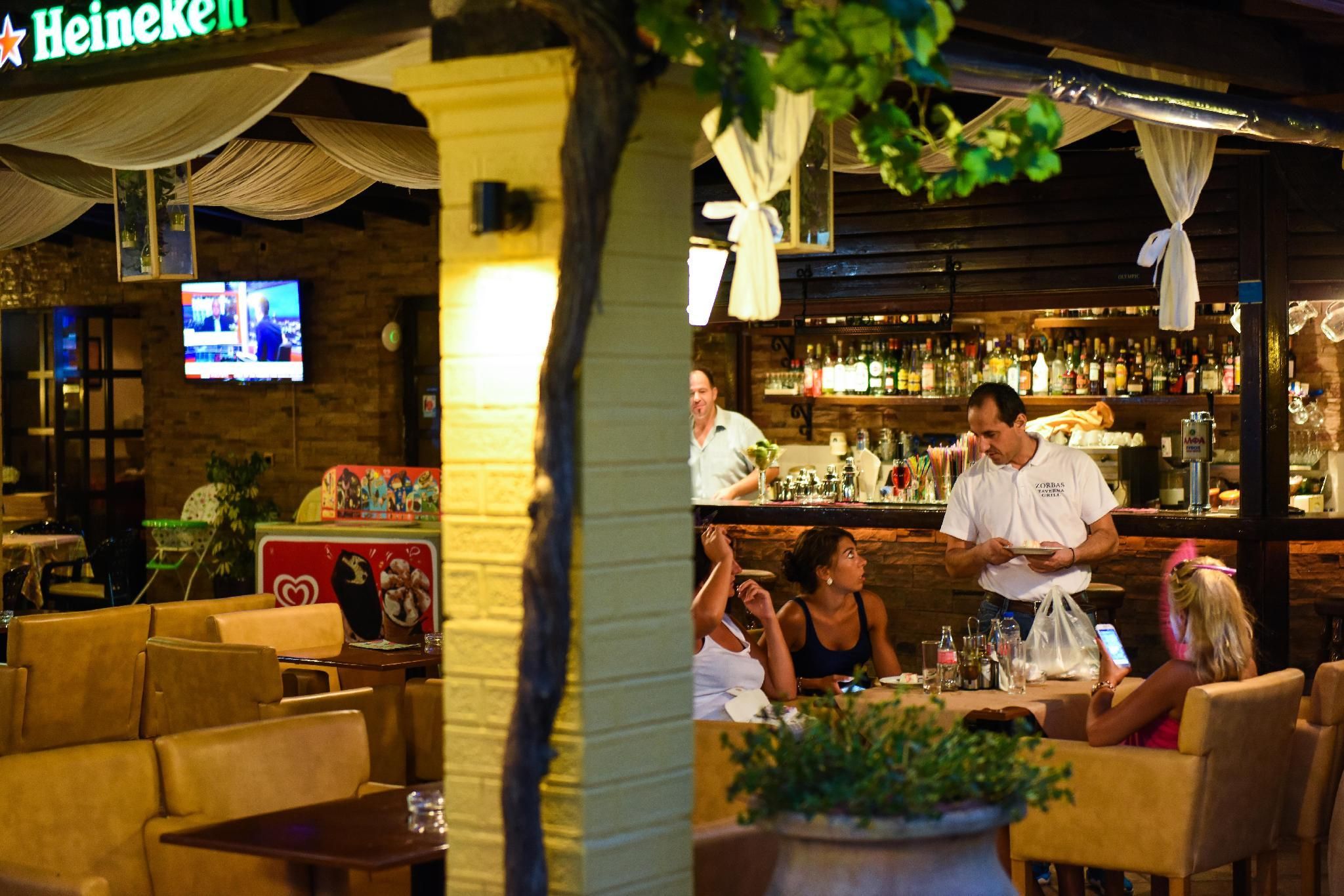 Mega Hotel - Gouvia - Bar