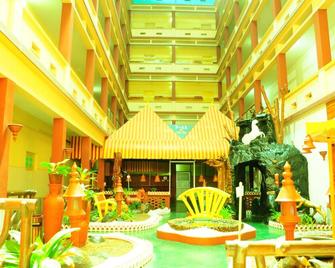 paulson park hotel - Kochi - Lobby