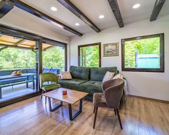 Beautiful home in Gornje Stative - Karlovac - Wohnzimmer