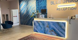 Blue Shades Aparthotel - Pisa - Front desk