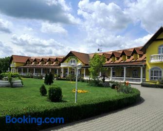 Hotel Zámecek Mikulov - Mikulov - Building