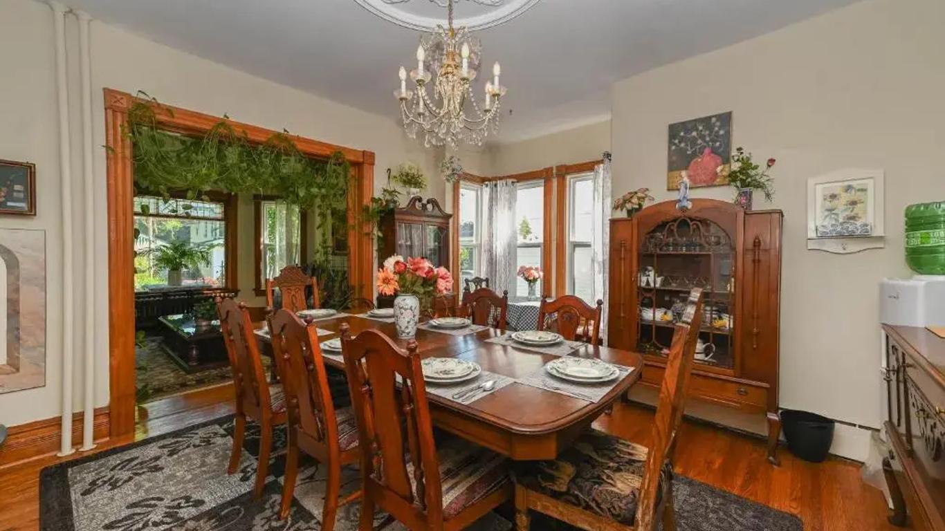 Niagara Inn Bed & Breakfast