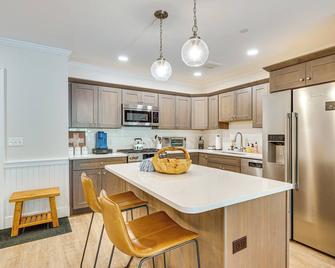 Ski-Out Family Condo at Cranmore Mountain - North Conway - Kitchen