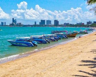 Phratamnak Inn - Pattaya - Plaj