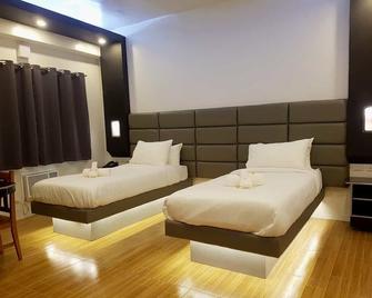 Dream Hotel - Puerto Galera - Bedroom