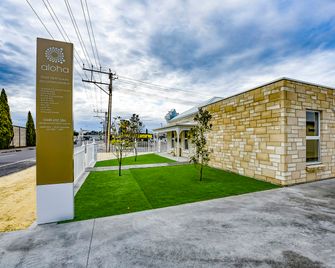 Aloha Central Luxury Accommodation - Naracoorte - Lobby