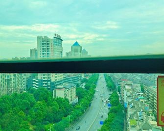 Bao Lian Hua Hotel (Chenzhou People's Hospital South) - Chenzhou - Balkon