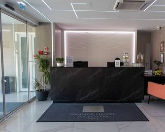 Grande Hotel da Póvoa - Póvoa de Varzim - Front desk
