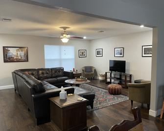 Terrell Hills gem - San Antonio - Living room