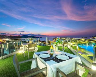 Hotel Clover Patong Phuket (Sha Plus+) - Patong - Balcony