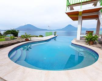 Hotel y Centro de Convenciones Jardines del Lago - Panajachel - Bể bơi