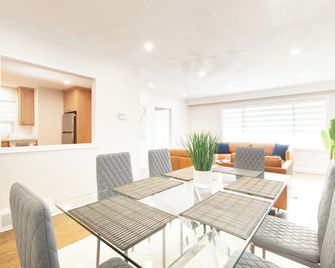 4 Bdrm/4 Bath Home with Spa Room near Yonge&Finch - Markham - Dining room
