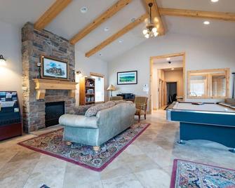 Lakeside Escape | Hot Tub (Ls36) Weekly Discount - Huntsville - Living room