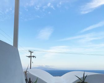 Muses Cycladic Suites - Oia - Balcony