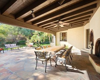 Experience Old Hollywood Glamour! Movie Colony Estate! Pool! Tennis Court! - Palm Springs - Hàng hiên