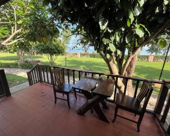 Sailom Resort Bangsaphan - Bang Saphan - Innenhof