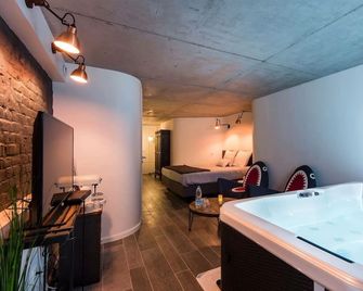 Suite with Private Spa 2 - Lille