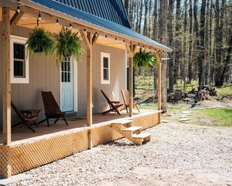 Hygge Up North Bungalow - Bellaire - Patio