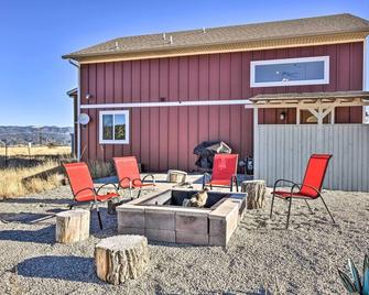 Near Hikes and Arkansas River Mtn-View Getaway! - Nathrop - Patio