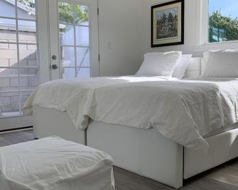 Elegant & beautiful vacation home near Disneyland - Fullerton - Bedroom
