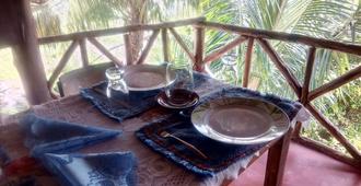 Nyumbani Rest House - Kilindoni - Restaurante