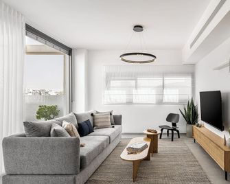 Mate George - By Homy - Tel Aviv - Living room