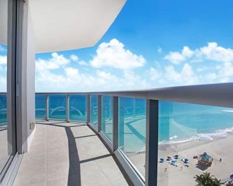 Private Ocean Condos at Marenas Beach - Sunny Isles Beach - Balcón